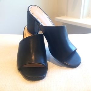 Adrian Vittadini Albi mule size 7